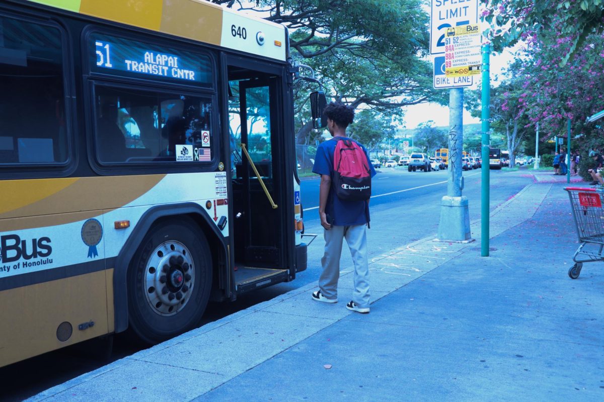 A Mililani High School student makes use of public transportation after school. The HOLO card is a subsidized free bus
and rail pass for students.